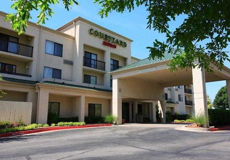 Courtyard By Marriott Tulsa Central Εξωτερικό φωτογραφία