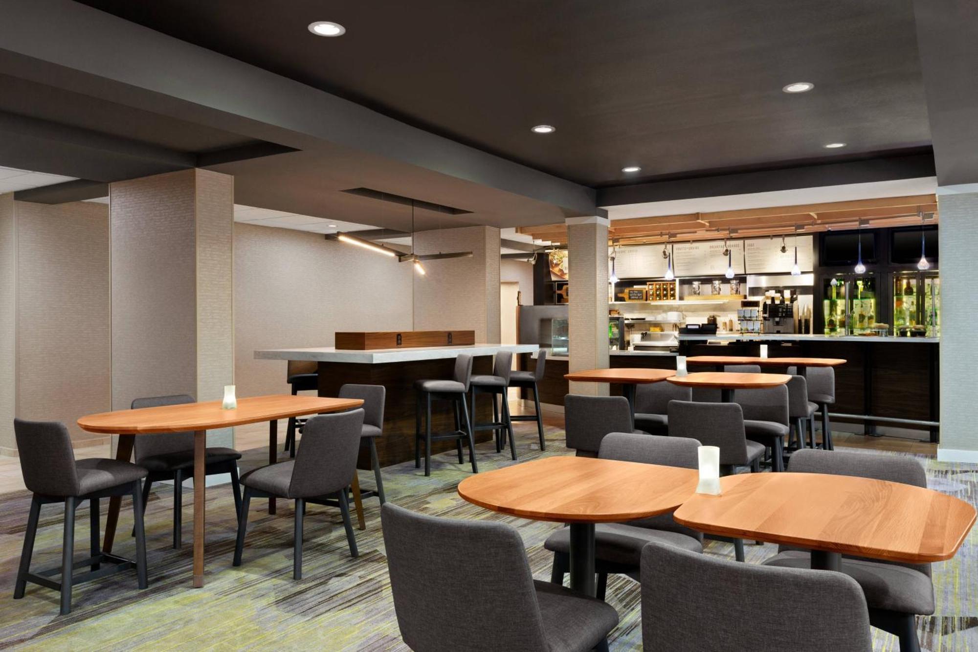 Courtyard By Marriott Tulsa Central Εξωτερικό φωτογραφία