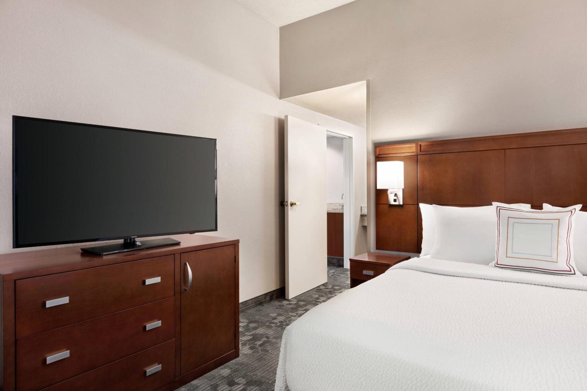 Courtyard By Marriott Tulsa Central Εξωτερικό φωτογραφία